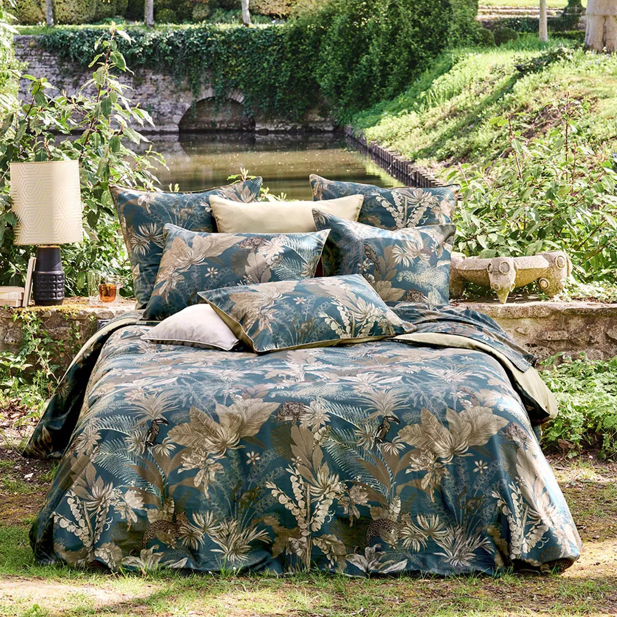 Bed set cotton sateen printed brown blue Rainforest bleu dore
