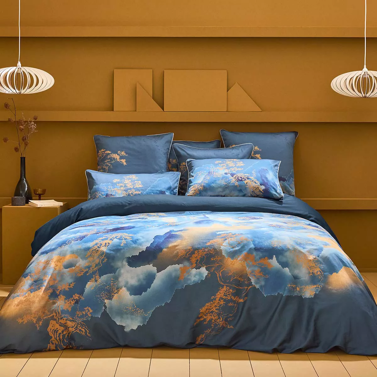 Bed set cotton sateen printed gold blue Fuji nocturne