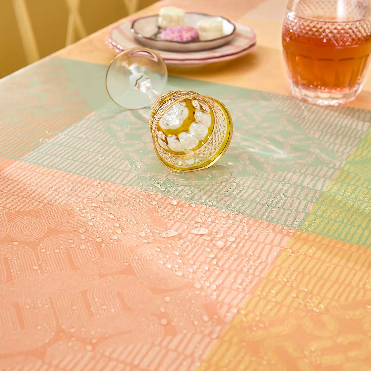 Table linen set 100% cotton coated jacquard pattern yellow pink Mille empreintes pastel