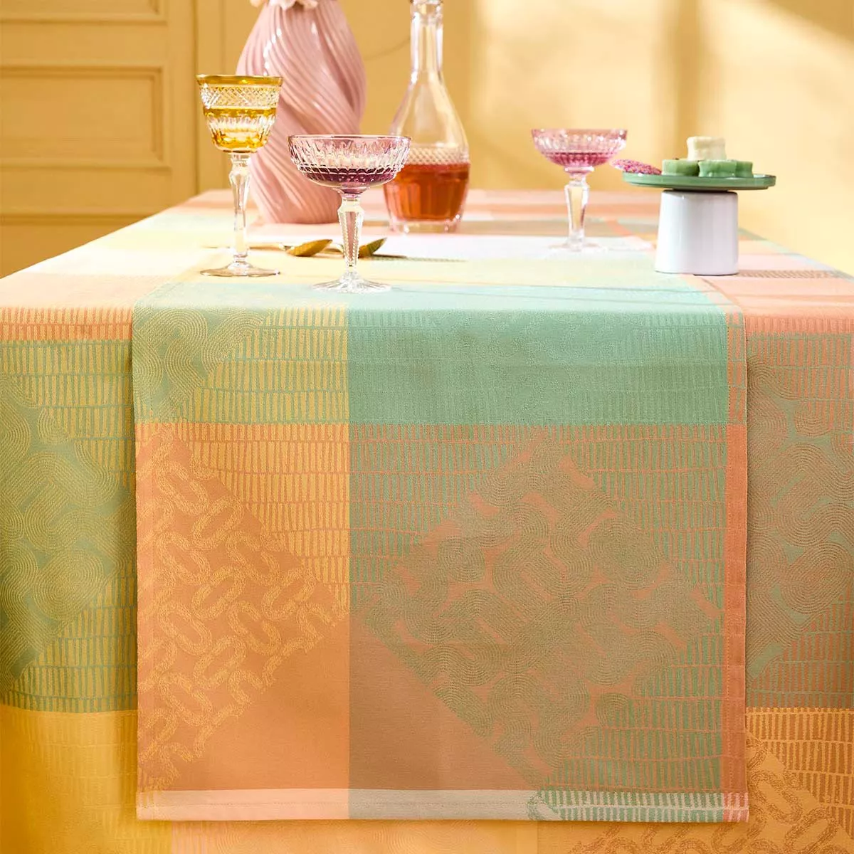 Table runner 100% cotton 205 gsm jacquard pattern yellow pink Mille empreintes pastel