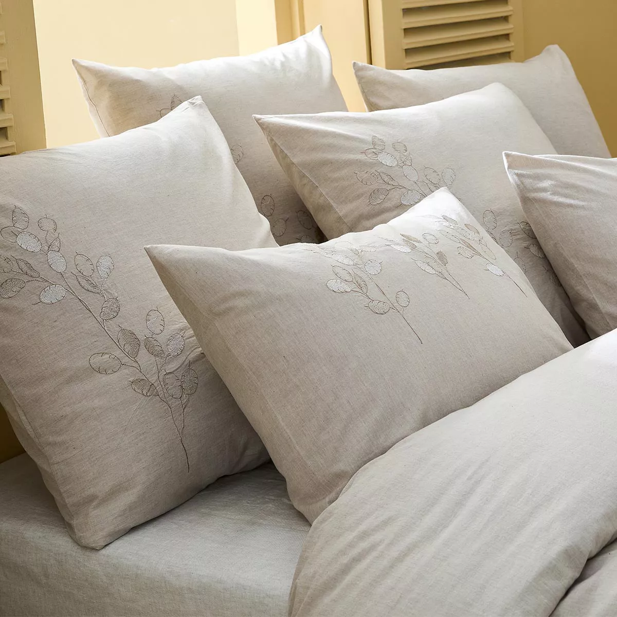 Pillowcase 100% cotton prewashed tissé teint brodé beige Monnaie du pape naturel
