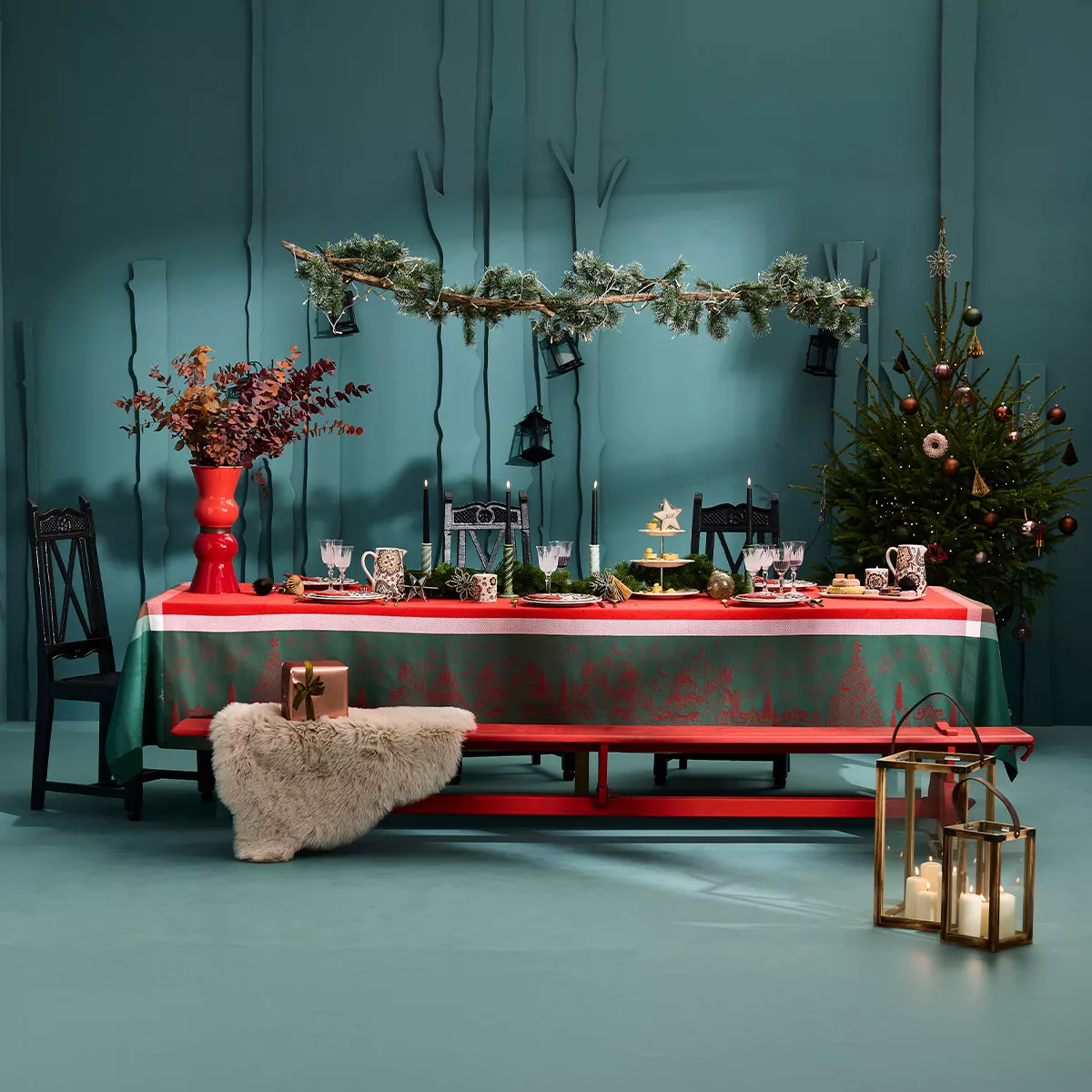 Tablecloth 100% cotton stain repellent 220 gsm jacquard pattern green red Noel magique houx