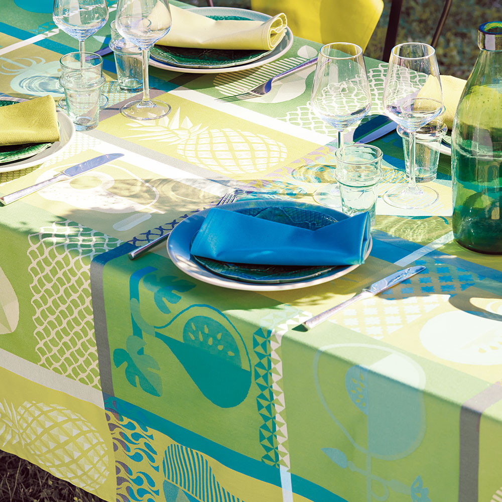 Nappe colorée jaune et verte, mosaïque de fruits