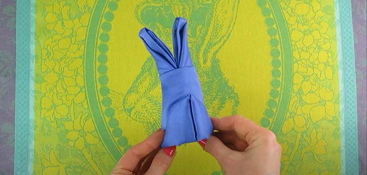 DIY Easter - Folding napkins as bunnies